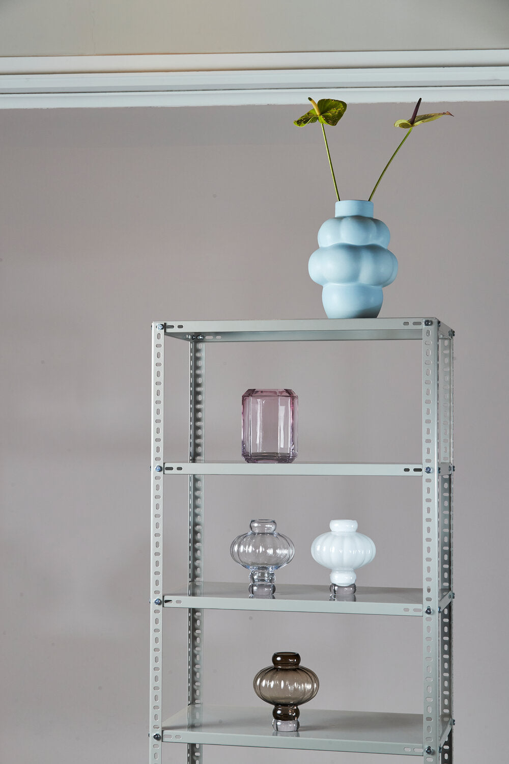 Louise Roe Balloon vase #02, opal white - H:20 cm. - Bahne